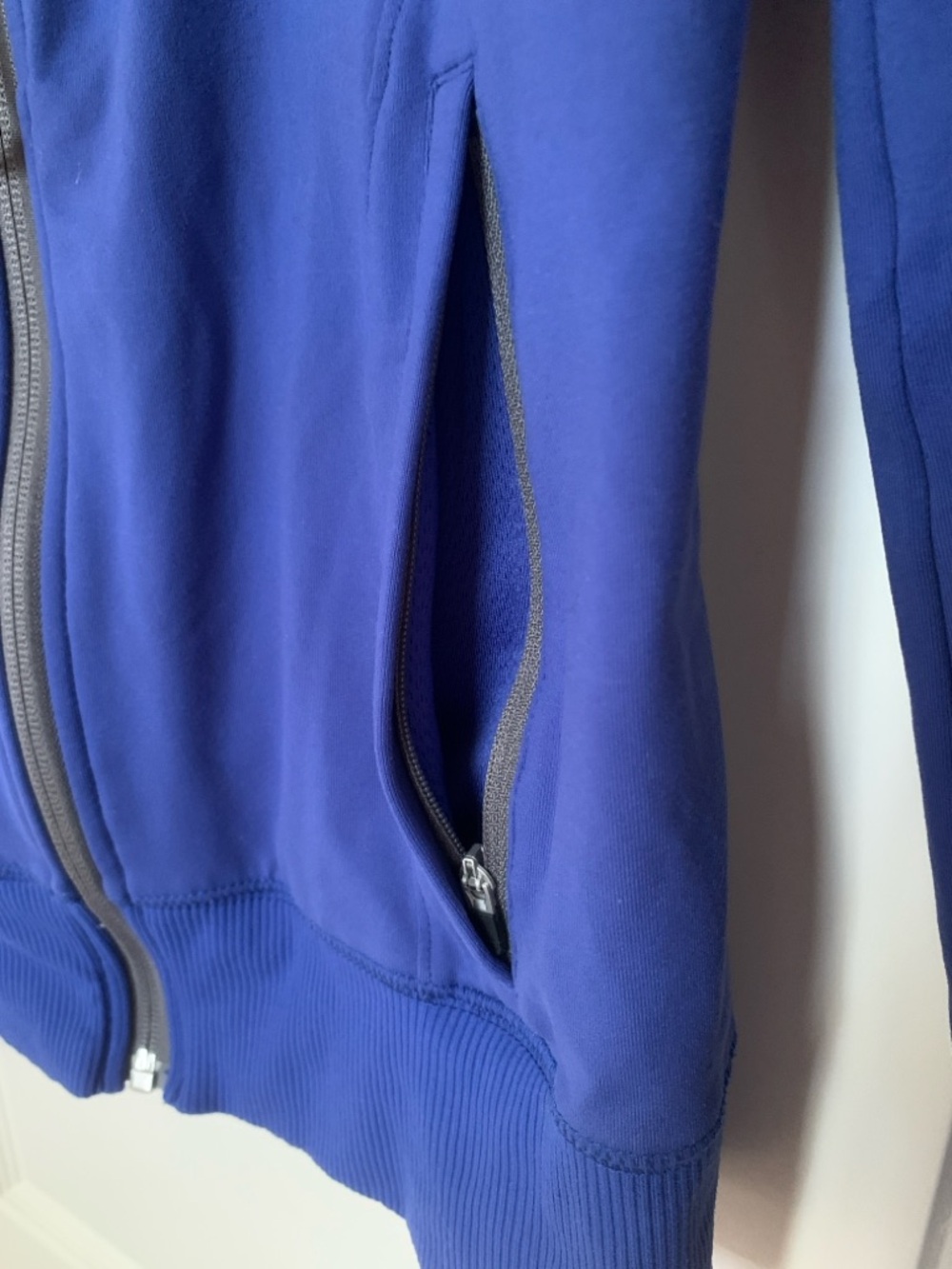EUC Alo Yoga Blue Full Zip Performance Track Jacket - Size S/M - Picture 6 of 16